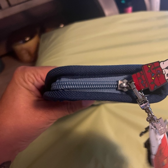 Harveys Peanuts Christmas Character Wallet - Picture 3 of 4